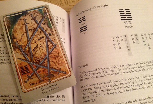 Haindl Tarot - I Ching Book Compare 01 Head Scratch