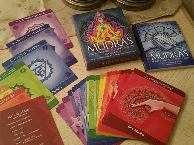 Mudras 02 Box Book Cards