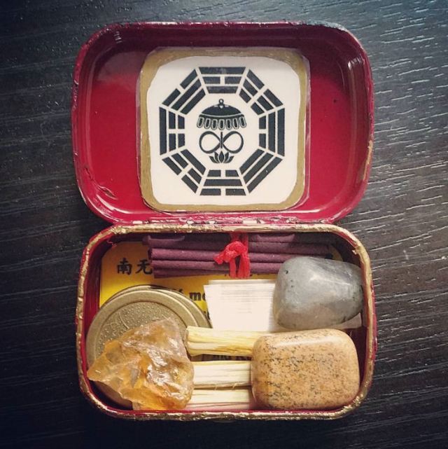 Travel Altar Kit in an Altoids Tin 01