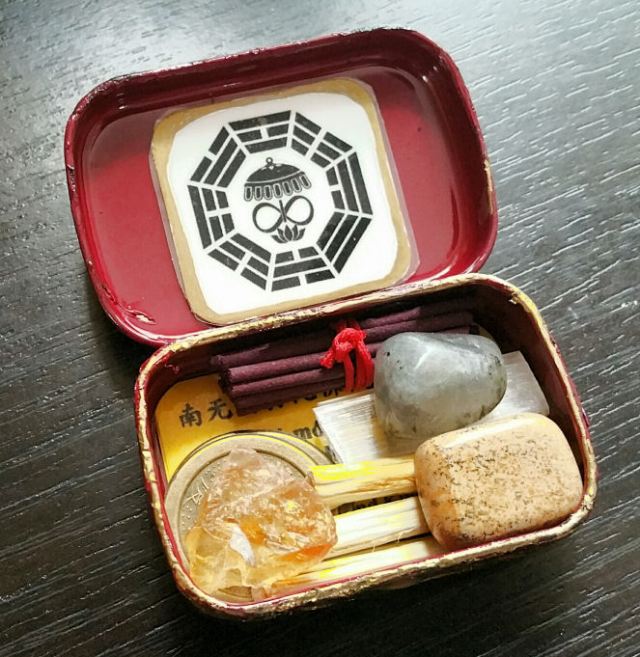 Travel Altar Kit in an Altoids Tin 04