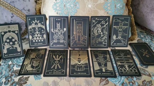 golden-thread-tarot-tina-gong-11